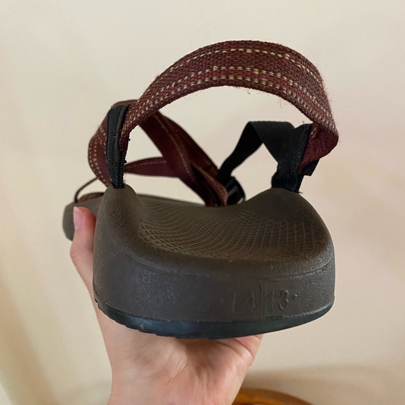 CHACO Z2 BROWN BURGUNDY STRAPPY WATER HIKING SANDALS main image 9
